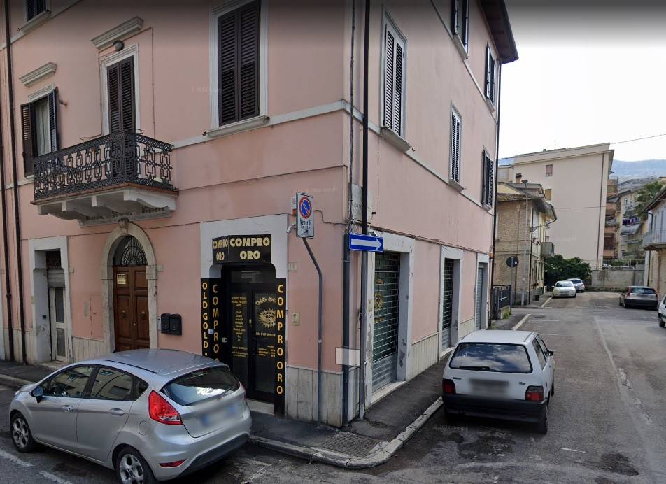 negozio in vendita ad Ascoli Piceno in zona Porta Maggiore