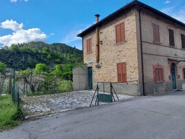 casa indipendente in vendita ad Ascoli Piceno in zona Mozzano
