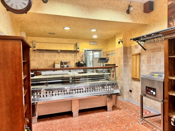 locale commerciale in vendita ad Ascoli Piceno