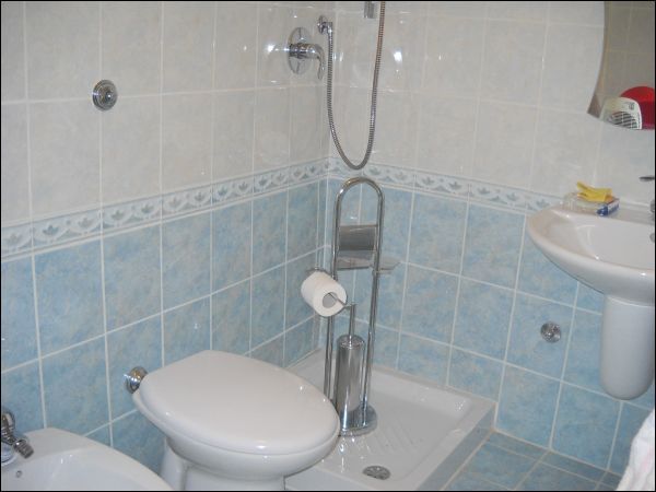 casa indipendente in vendita ad Ascoli Piceno in zona Rosara