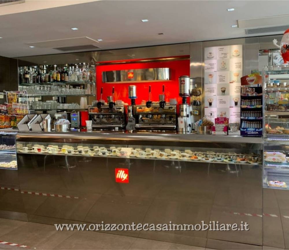 negozio in vendita ad Ascoli Piceno in zona Campo Parignano