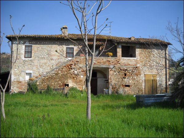 casale in vendita ad Ascoli Piceno in zona Campolungo