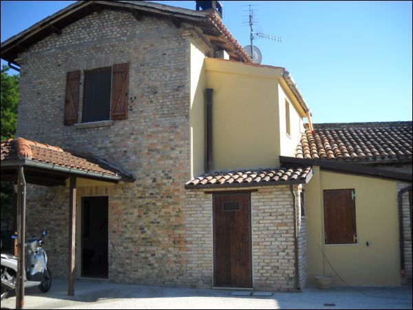 casa indipendente in vendita ad Ascoli Piceno in zona Mozzano