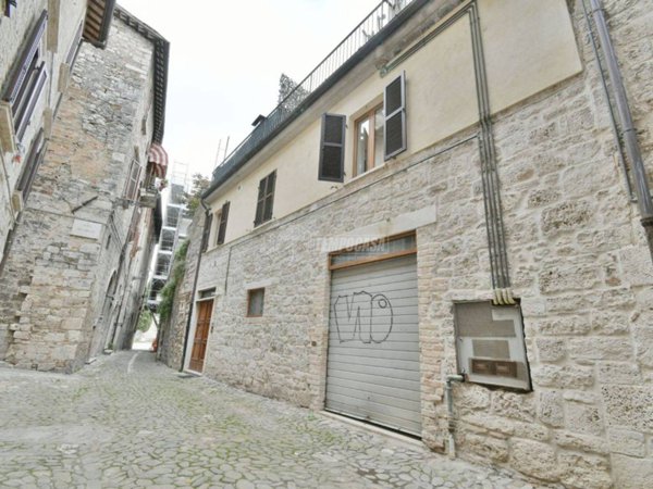 casa indipendente in vendita ad Ascoli Piceno in zona Centro Storico
