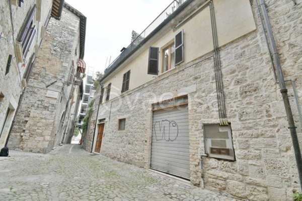 casa indipendente in vendita ad Ascoli Piceno in zona Centro Storico