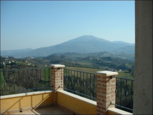 casa indipendente in vendita ad Ascoli Piceno in zona Morignano