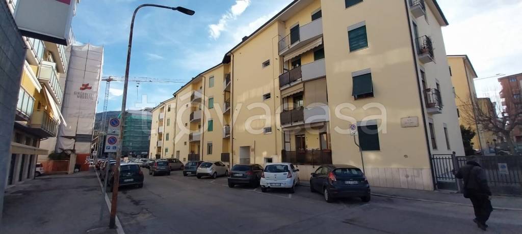 appartamento in vendita ad Ascoli Piceno in zona Piazza Immacolata