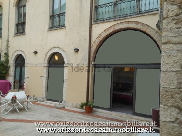 casa indipendente in vendita ad Ascoli Piceno in zona Centro Storico