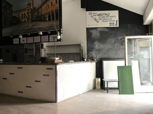 locale commerciale in vendita ad Ascoli Piceno in zona Piazza Immacolata