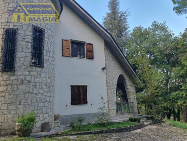 casa indipendente in vendita ad Ascoli Piceno in zona Lisciano