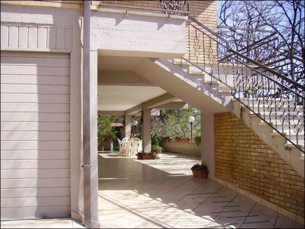 casa indipendente in vendita ad Ascoli Piceno in zona Monticelli