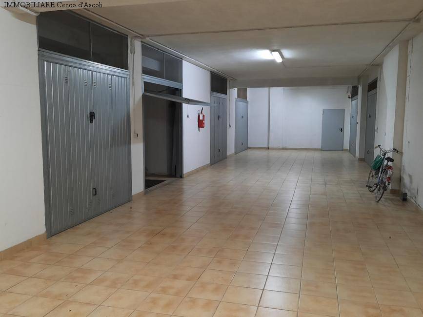 locale di sgombero in vendita ad Ascoli Piceno in zona Porta Maggiore