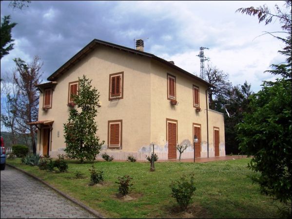 casa indipendente in vendita ad Ascoli Piceno in zona Borgo Solestà