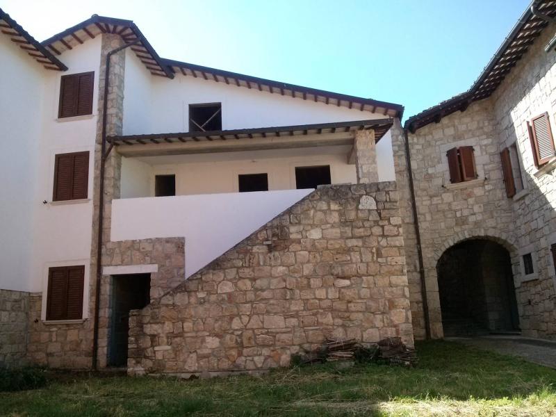 casa indipendente in vendita ad Ascoli Piceno in zona Rosara