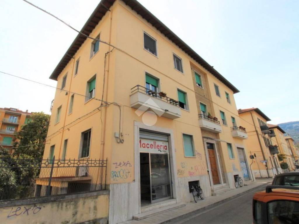 negozio in vendita ad Ascoli Piceno