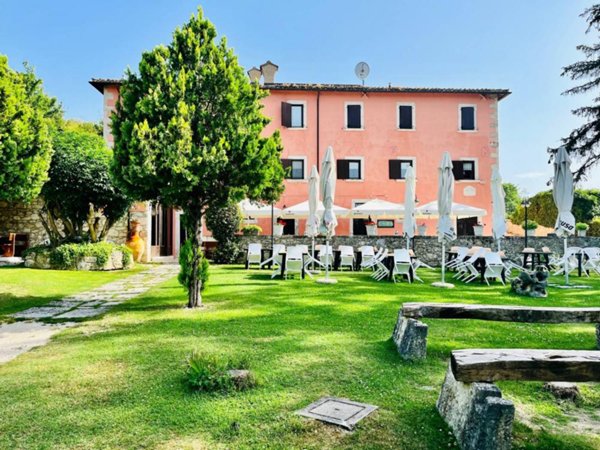 negozio in vendita ad Ascoli Piceno in zona Castel Trosino
