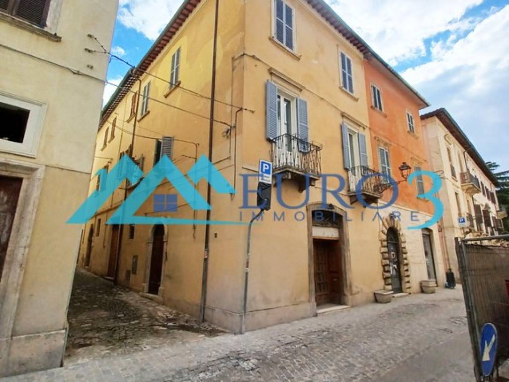 casa indipendente in vendita ad Ascoli Piceno in zona Centro Storico