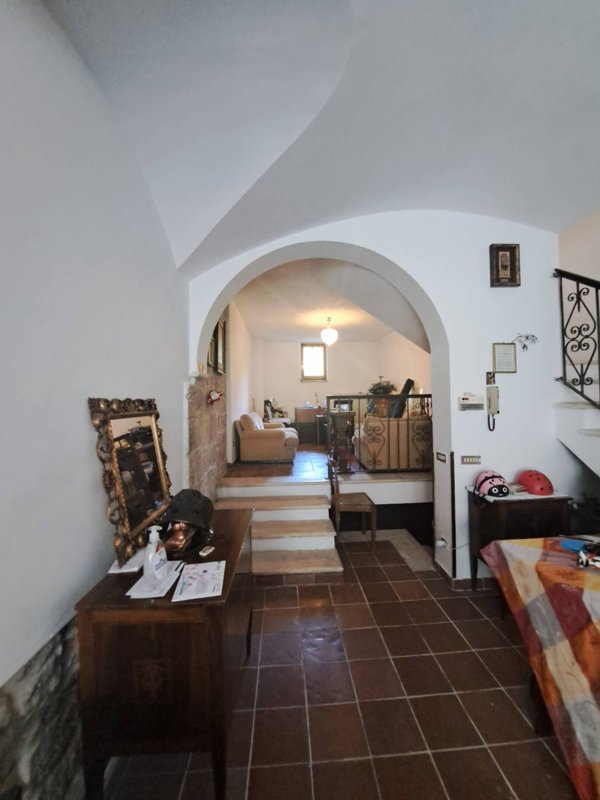 casa indipendente in vendita ad Ascoli Piceno in zona Piazzarola
