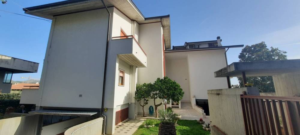 casa indipendente in vendita ad Ascoli Piceno in zona Porta Maggiore