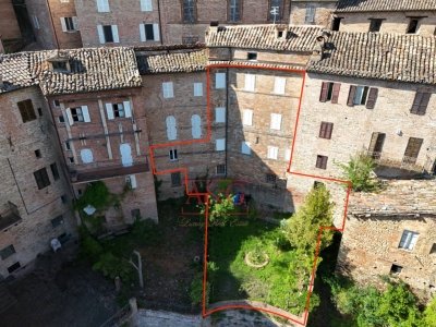 casa indipendente in vendita ad Ascoli Piceno in zona Centro Storico