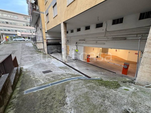 locale di sgombero in vendita ad Ascoli Piceno in zona Porta Maggiore