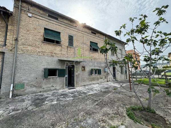 casa indipendente in vendita ad Ascoli Piceno in zona Villa Sant'Antonio