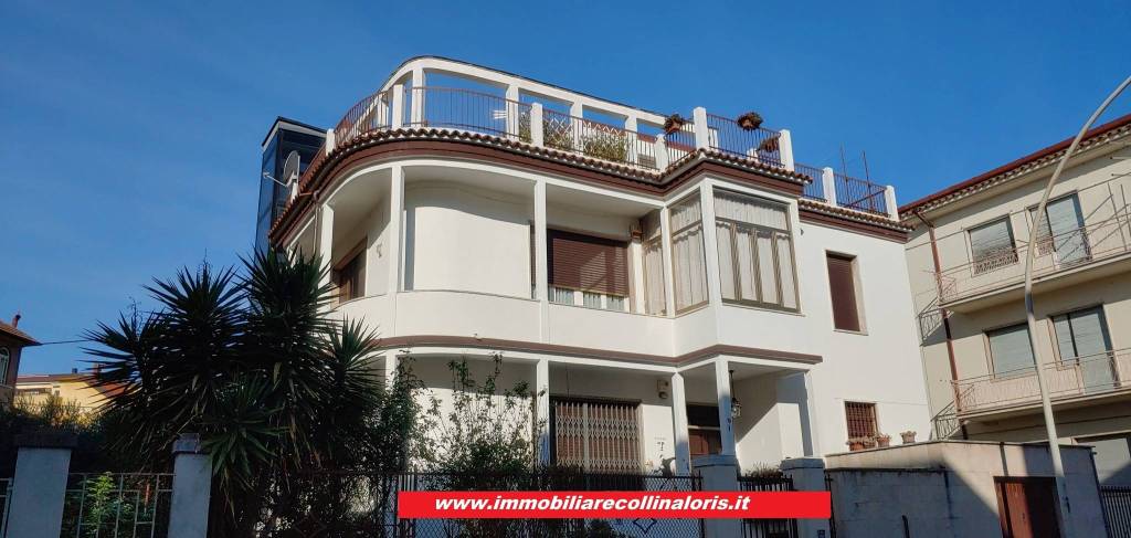 casa indipendente in vendita ad Ascoli Piceno in zona Centro Storico