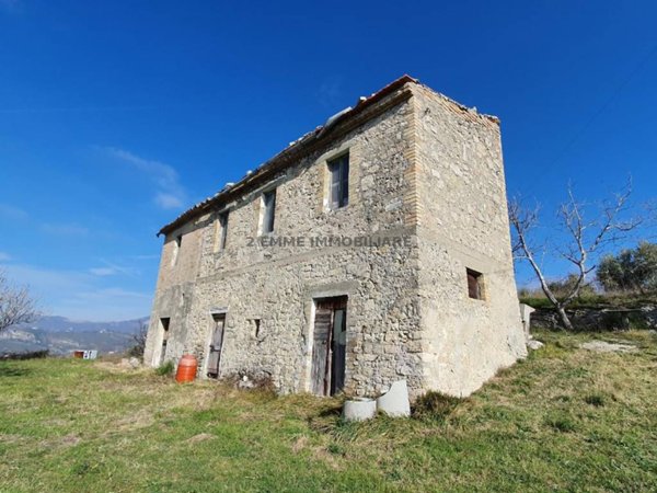 casa indipendente in vendita ad Ascoli Piceno in zona Centro Storico