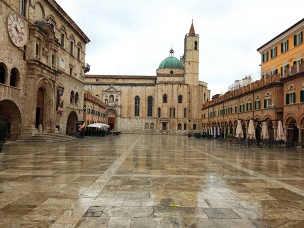 negozio in vendita ad Ascoli Piceno