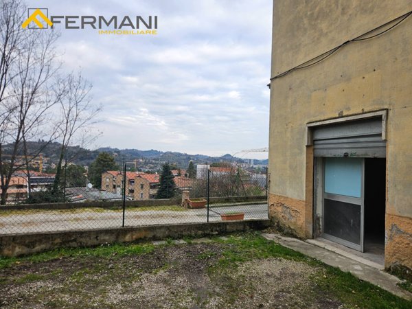 locale di sgombero in vendita ad Ascoli Piceno in zona Porta Maggiore