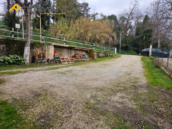locale di sgombero in vendita ad Ascoli Piceno in zona Porta Maggiore