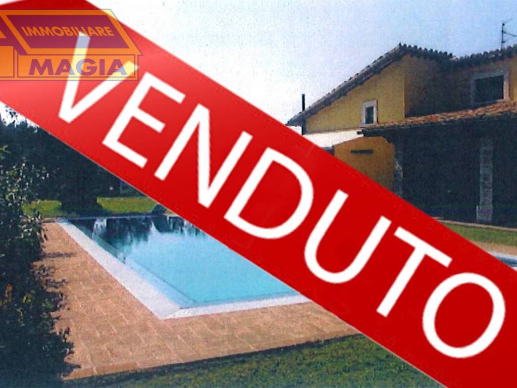casa indipendente in vendita ad Ascoli Piceno in zona Centro Storico