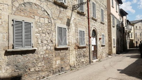 locale commerciale in vendita ad Ascoli Piceno in zona Centro Storico