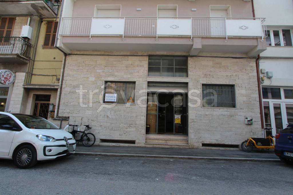 negozio in vendita ad Ascoli Piceno in zona Centro Storico