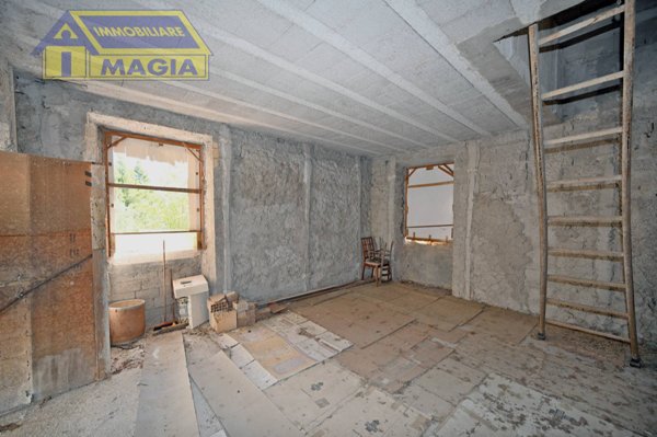 casa indipendente in vendita ad Ascoli Piceno in zona Rosara