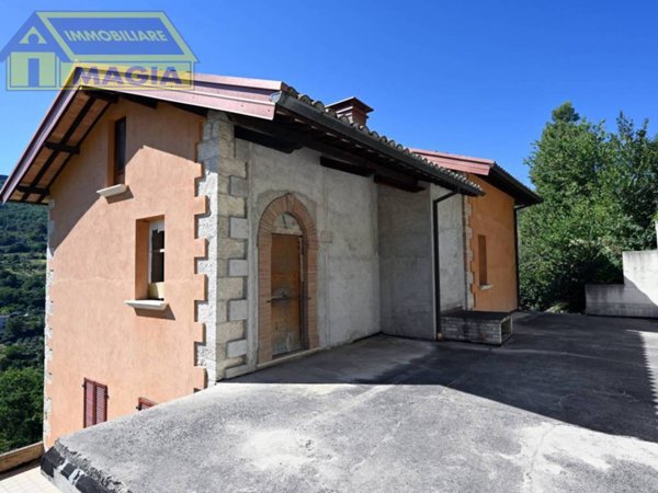 casa indipendente in vendita ad Ascoli Piceno in zona Centro Storico