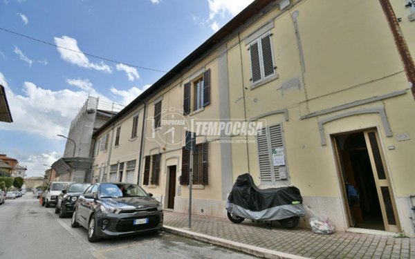 appartamento in vendita ad Ascoli Piceno in zona Borgo Solestà