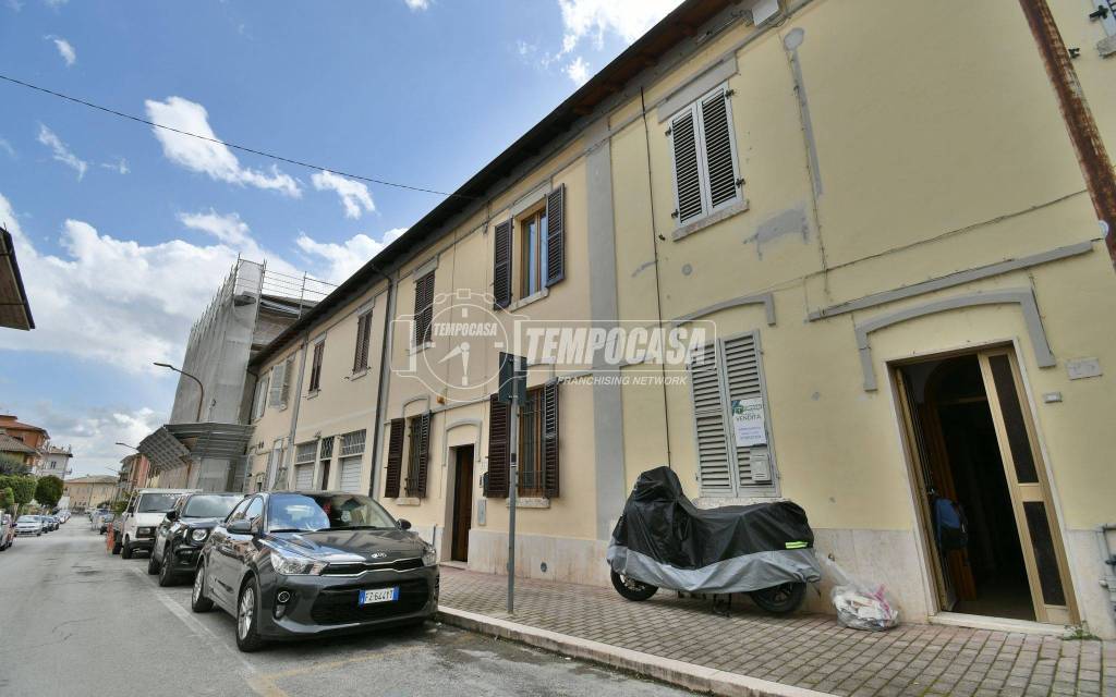 appartamento in vendita ad Ascoli Piceno in zona Borgo Solestà