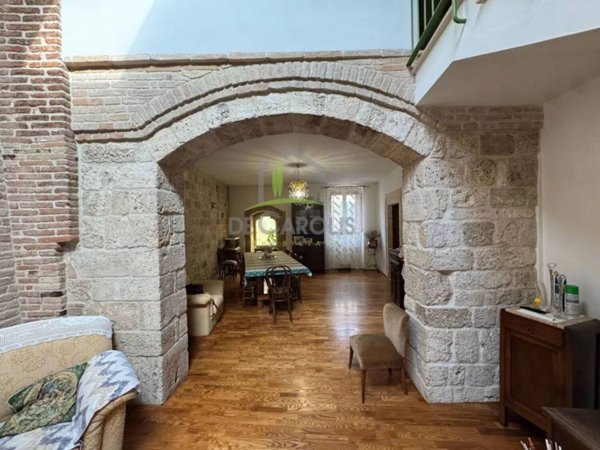 casa indipendente in vendita ad Ascoli Piceno in zona Centro Storico
