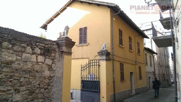 casa indipendente in vendita ad Ascoli Piceno in zona Centro Storico
