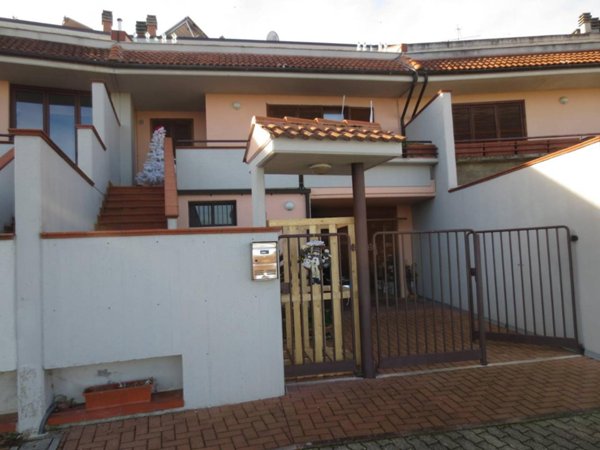 casa indipendente in vendita ad Ascoli Piceno in zona Centro Storico