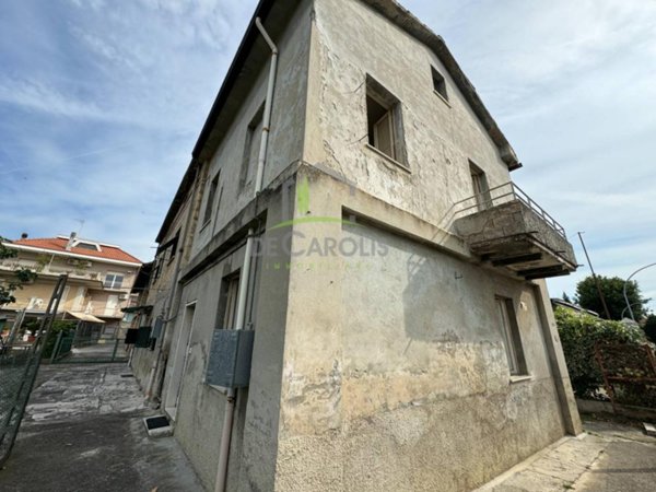 casa indipendente in vendita ad Ascoli Piceno in zona Villa Sant'Antonio