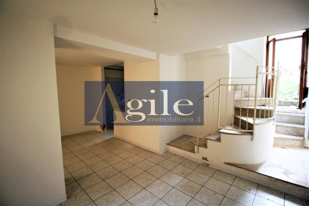 casa indipendente in vendita ad Ascoli Piceno in zona Centro Storico