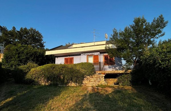 casa indipendente in vendita ad Ascoli Piceno in zona Centro Storico