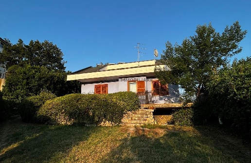 casa indipendente in vendita ad Ascoli Piceno in zona Centro Storico