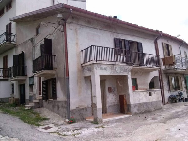 casa indipendente in vendita ad Ascoli Piceno in zona Centro Storico