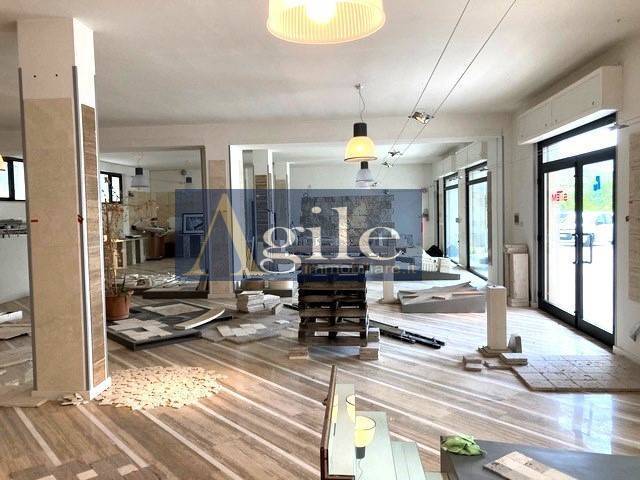 locale commerciale in vendita ad Ascoli Piceno in zona Brecciarolo