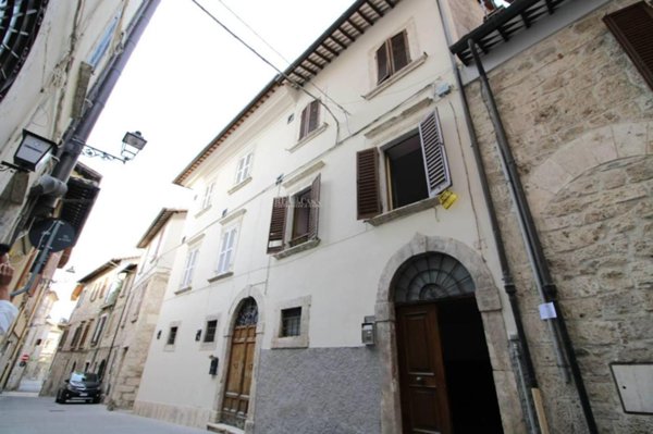casa indipendente in vendita ad Ascoli Piceno in zona Centro Storico
