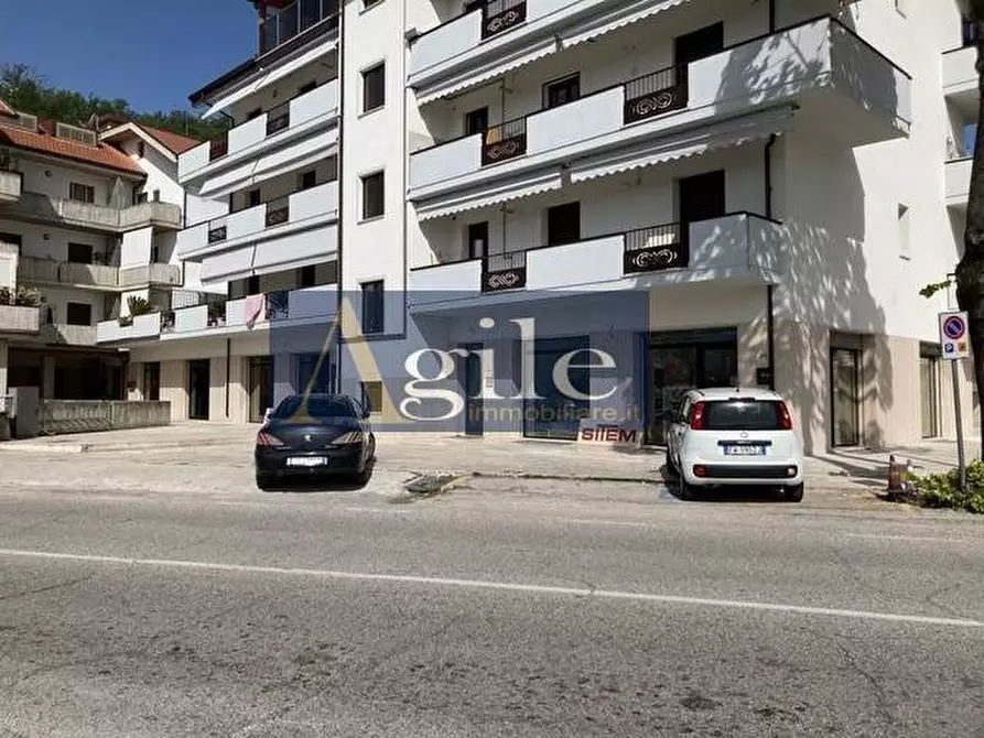 locale commerciale in vendita ad Ascoli Piceno in zona Brecciarolo