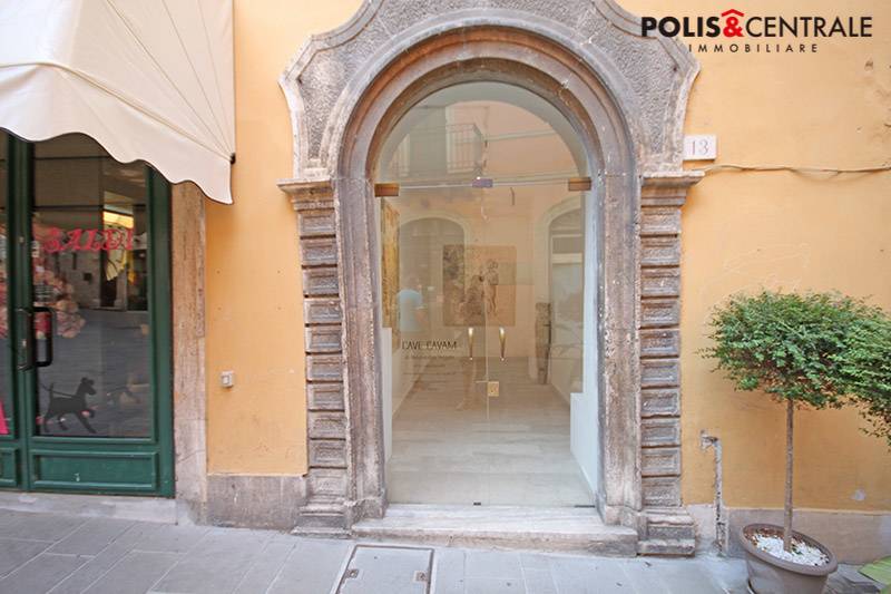 locale commerciale in vendita ad Ascoli Piceno in zona Centro Storico